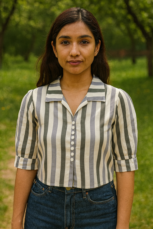 SHORT BLACK AND WHITE SHIRT