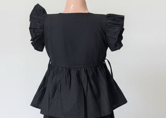 BLACK RUFFELE SLEEVES TOP
