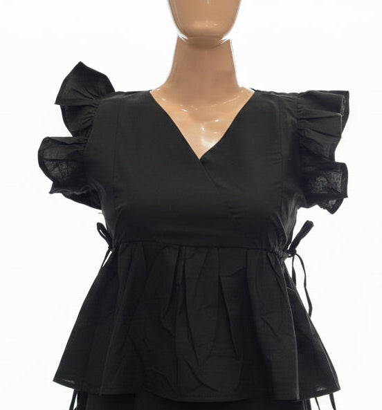 BLACK RUFFELE SLEEVES TOP